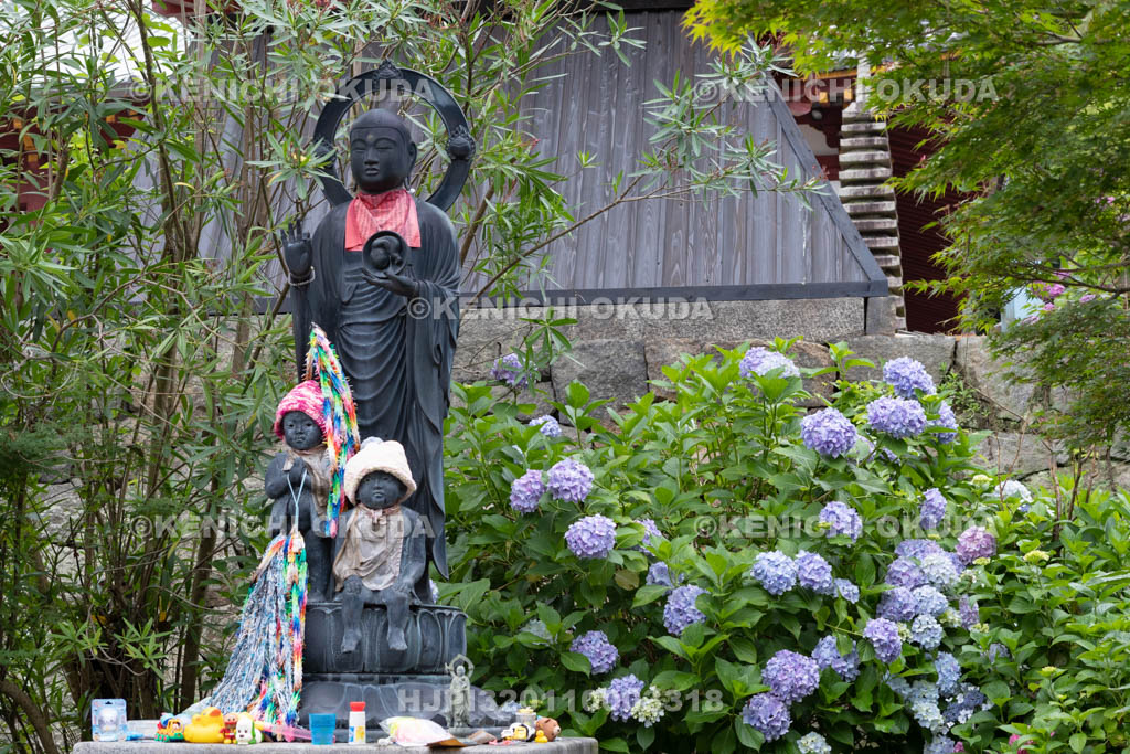 奈良県　矢田寺の水子地蔵
