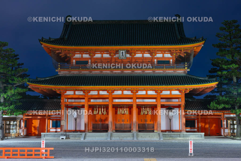 京都府　平安神宮　夜の応天門