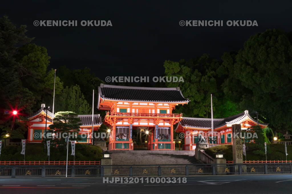 京都府　八坂神社　夜の西楼門