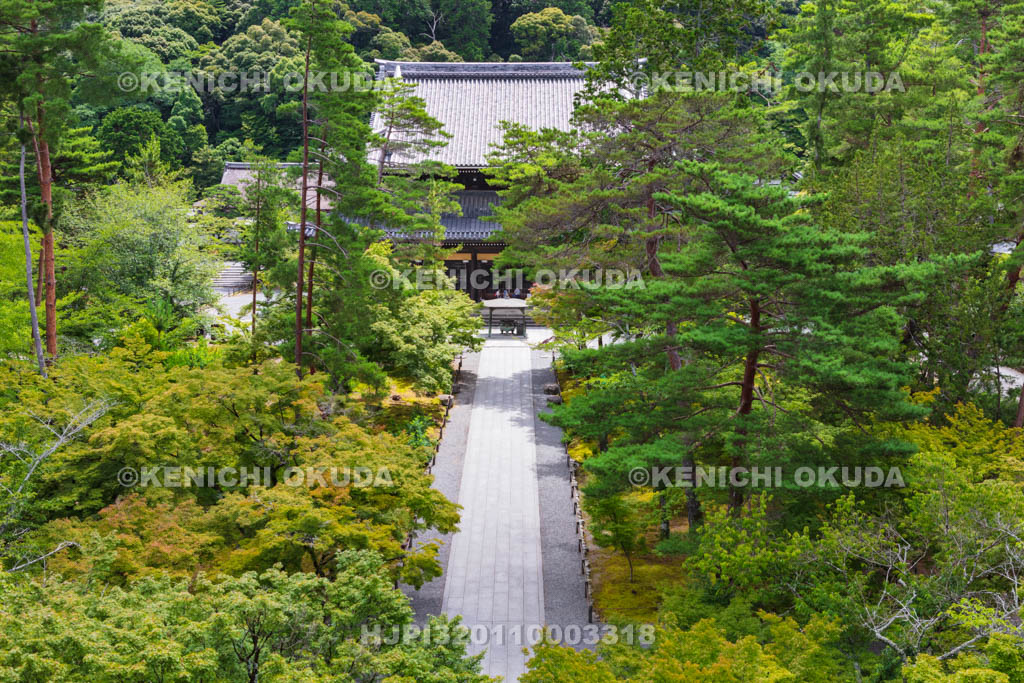 京都府　南禅寺　三門から望む参道と法堂