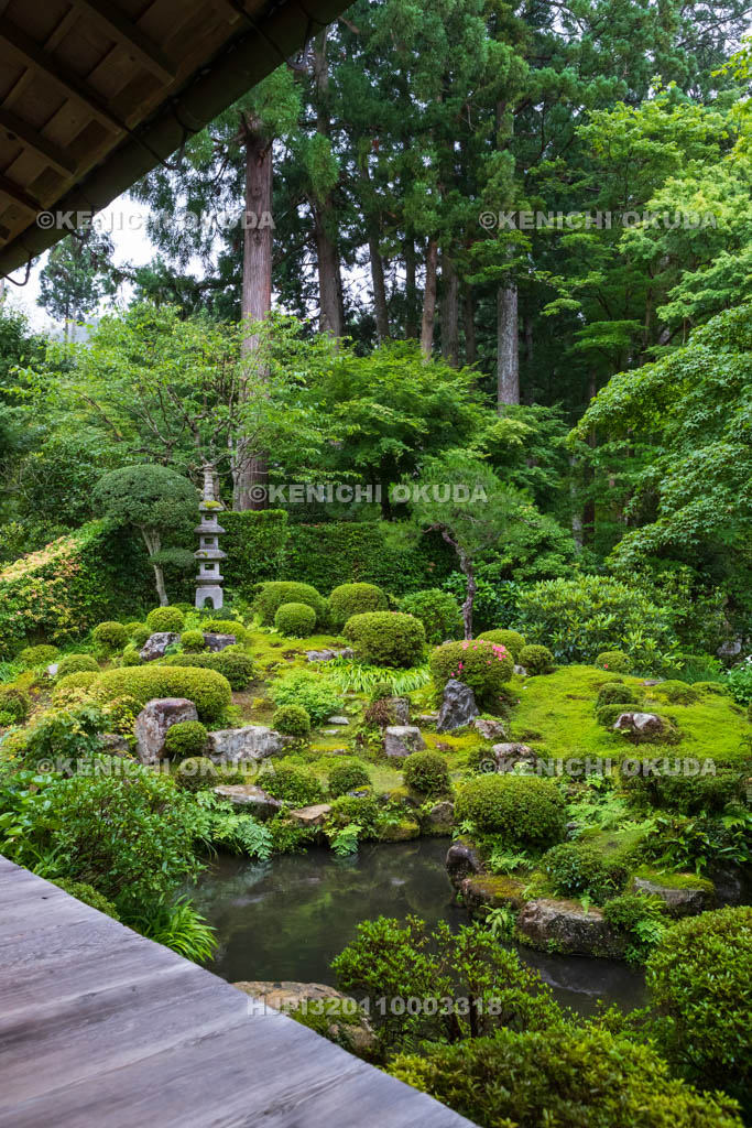 京都府　三千院　客殿から望む聚碧園
