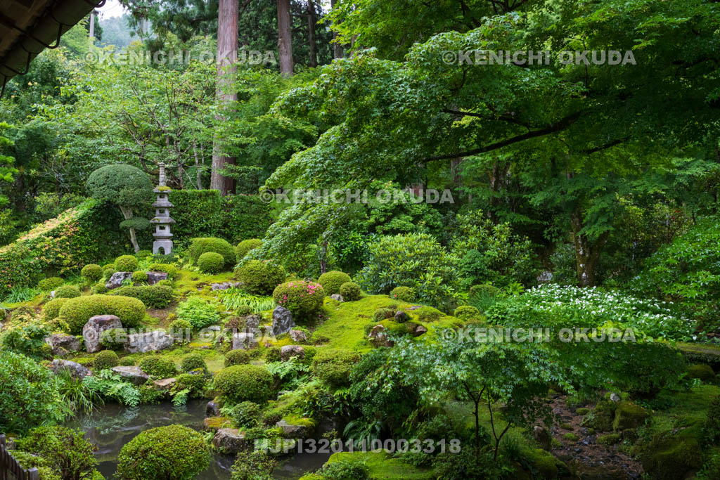 京都府　三千院　客殿から望む聚碧園