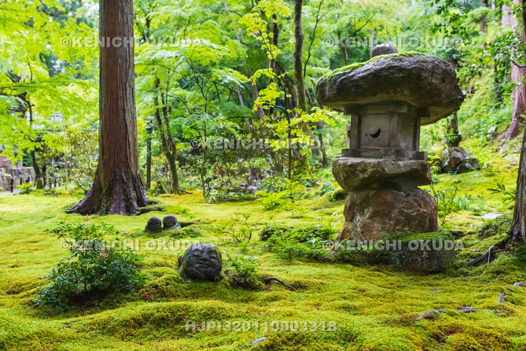 京都府　三千院　有清園のわらべ地蔵