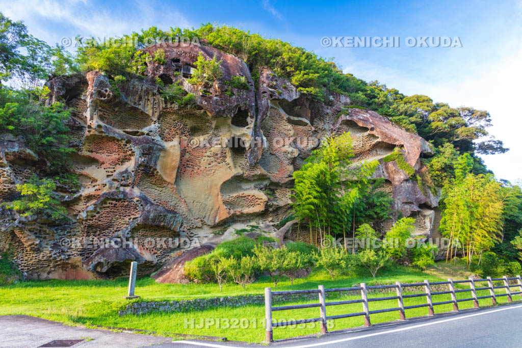 和歌山県　高池の虫喰岩