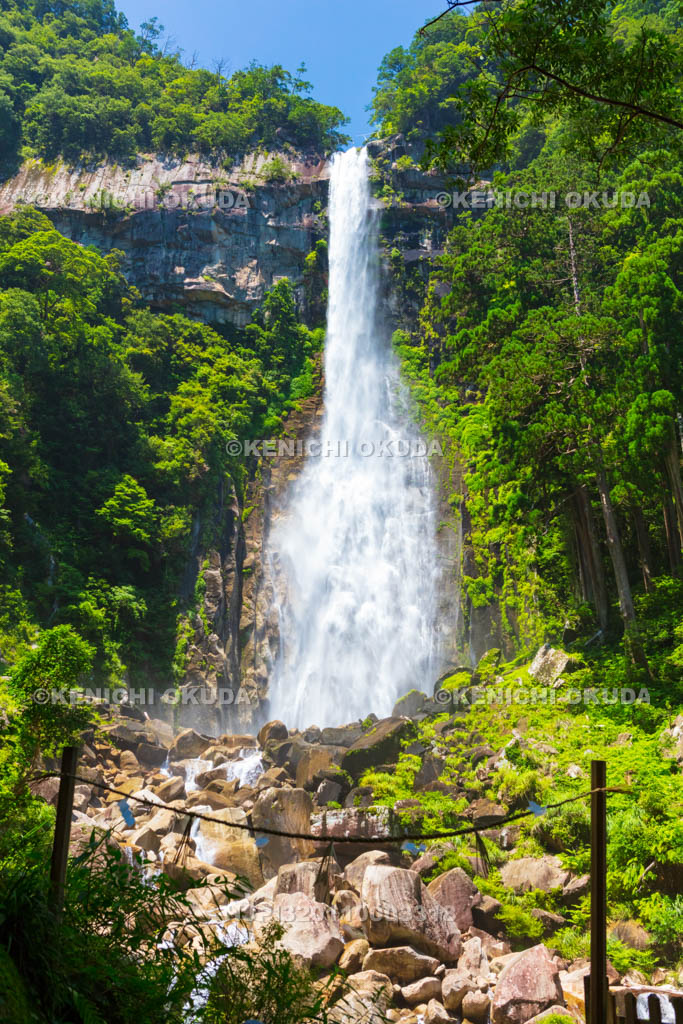 和歌山県　飛瀧神社　注連縄と那智滝