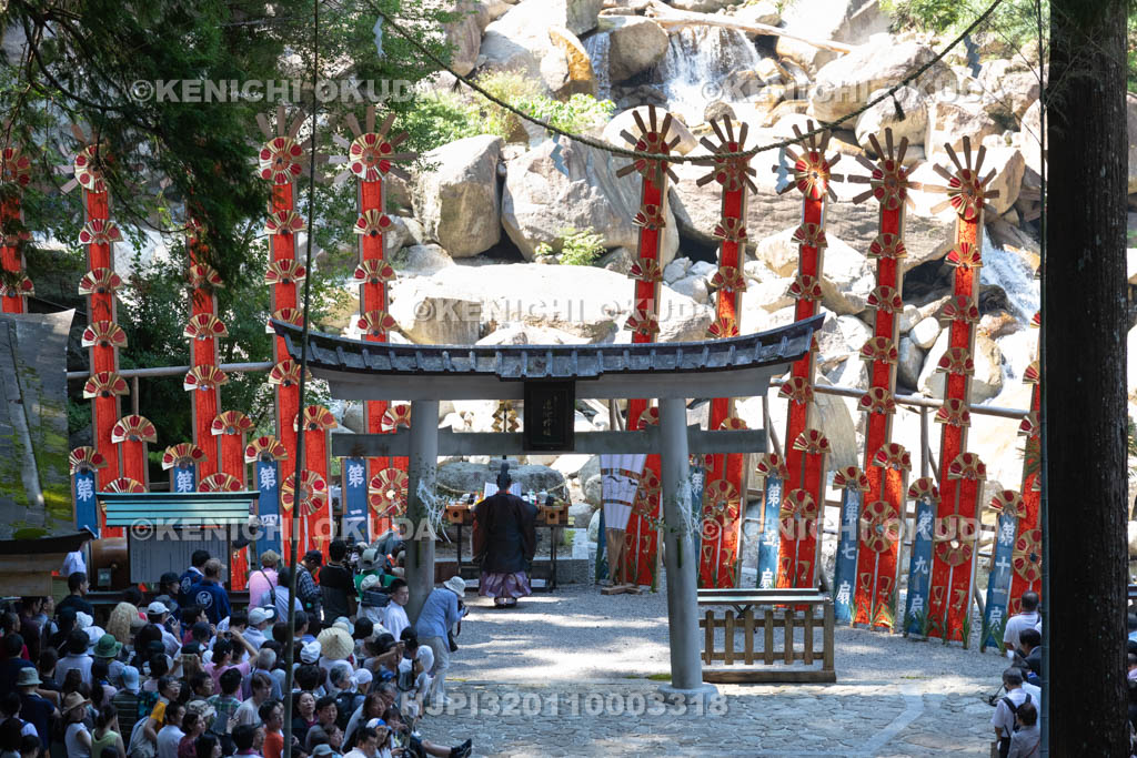 和歌山県　那智の扇祭り　御滝本大前の儀