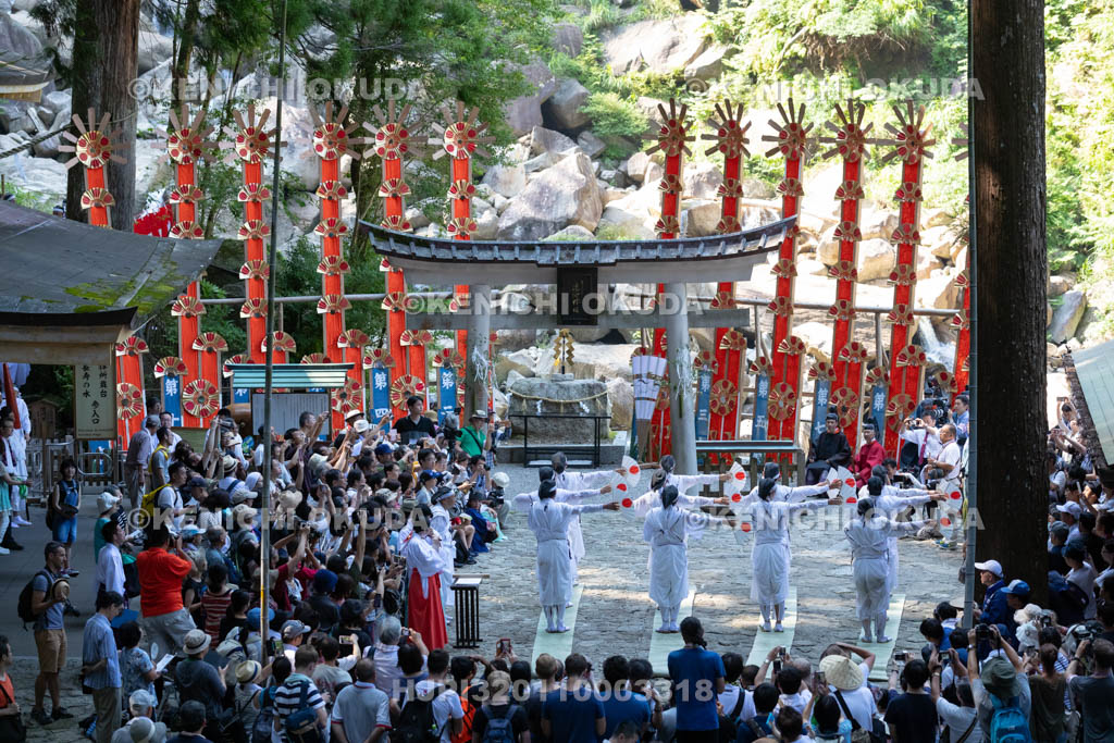 和歌山県　那智の扇祭り　那瀑舞