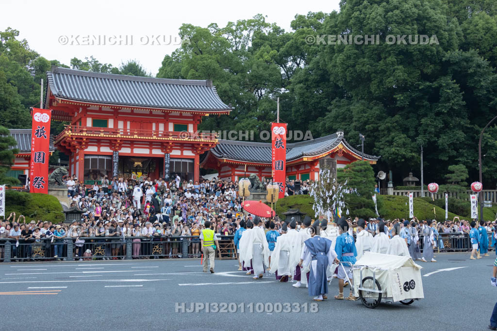 京都府　祇園祭の神輿渡御列　豊園泉正寺榊