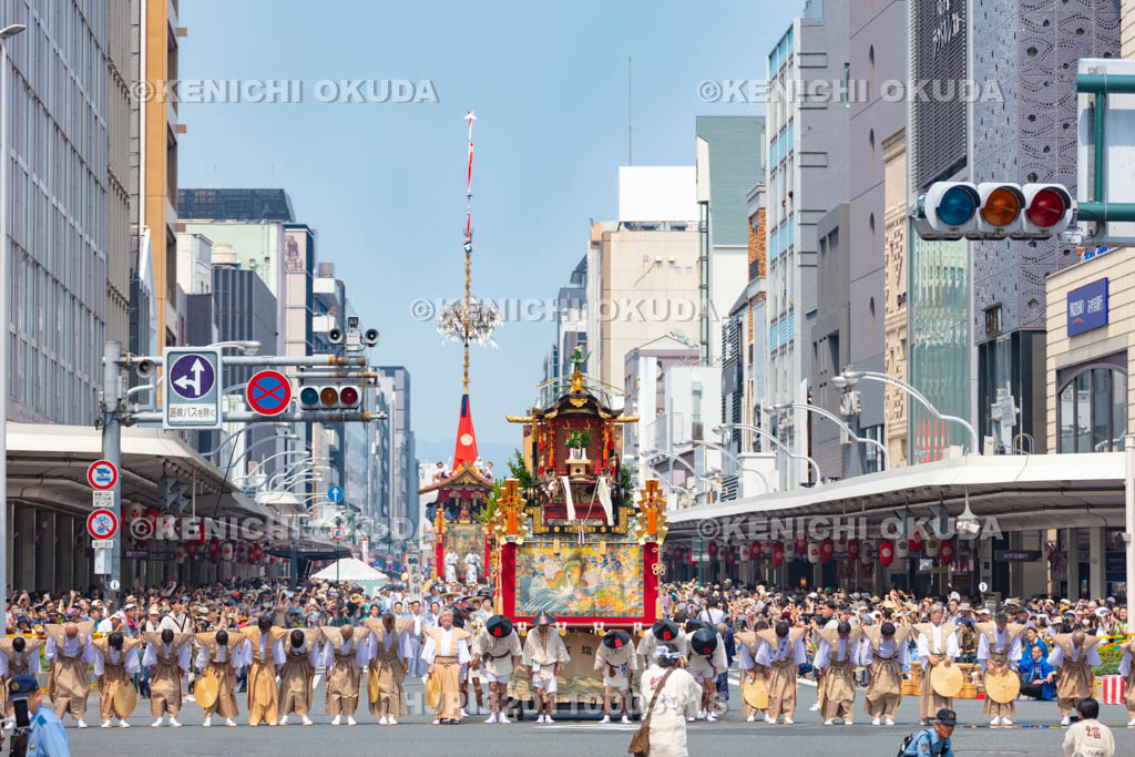 京都府　祇園祭の山鉾巡行（前祭）　蟷螂山と函谷鉾
