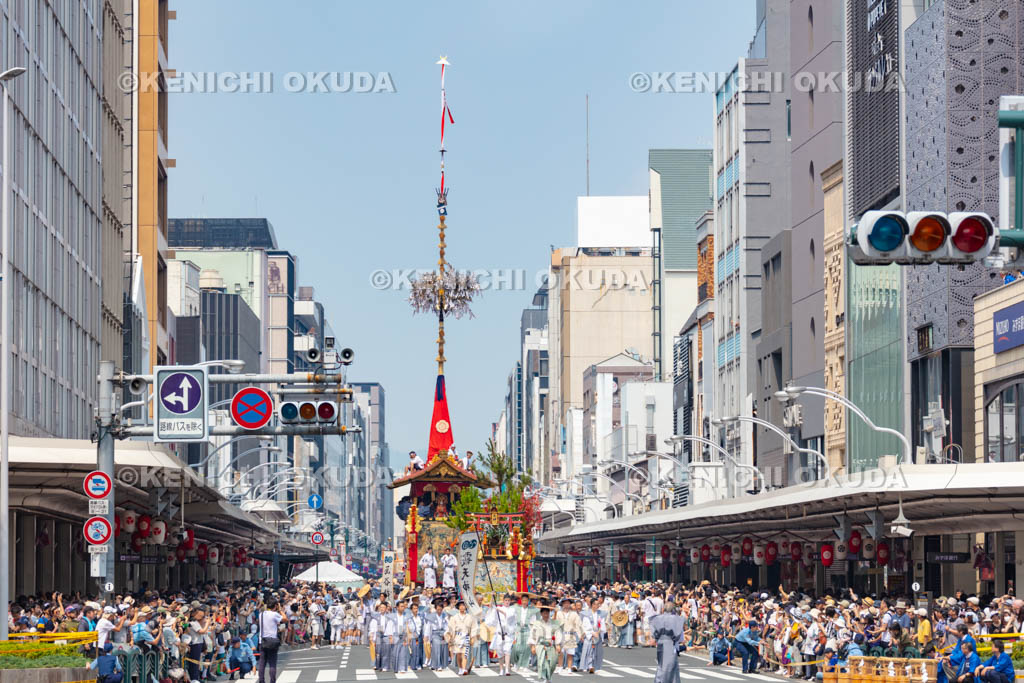 京都府　祇園祭の山鉾巡行（前祭）　霰天神山と函谷鉾
