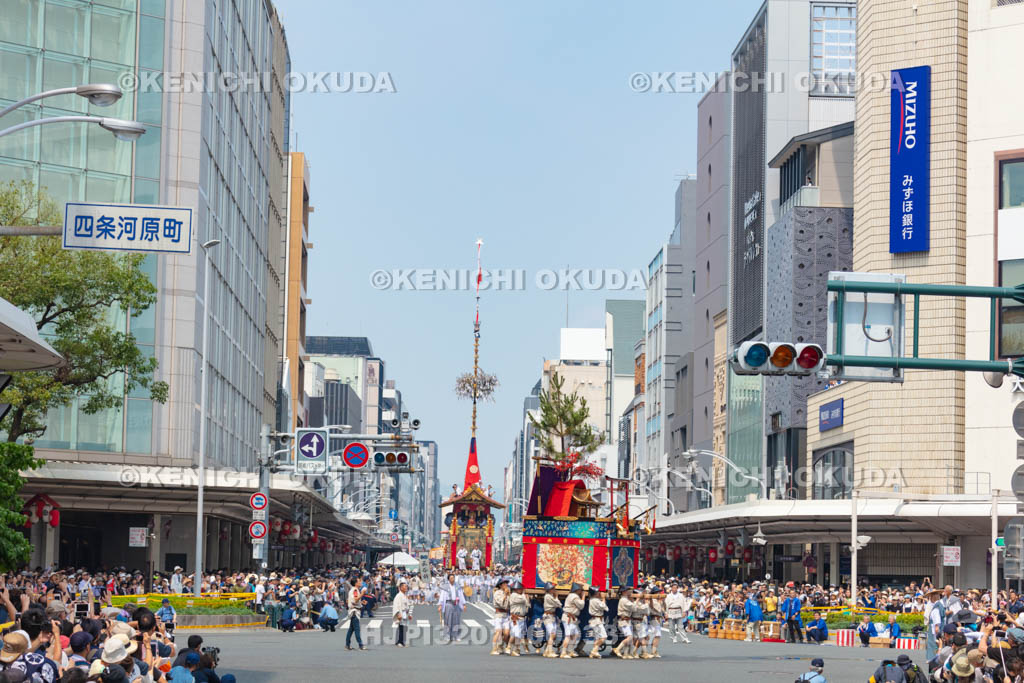 京都府　祇園祭の山鉾巡行（前祭）　油天神山と函谷鉾