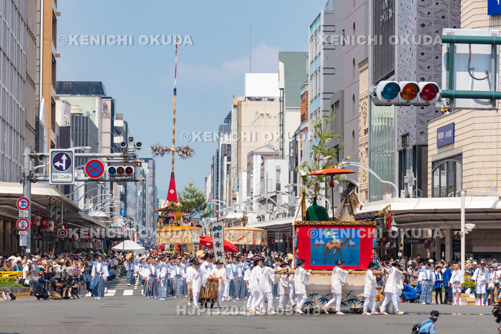 京都府　祇園祭の山鉾巡行（前祭）　孟宗山と綾傘鉾