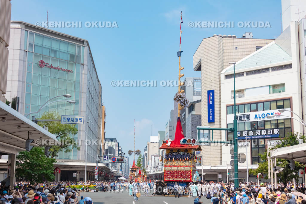 京都府　祇園祭の山鉾巡行（前祭）　鶏鉾