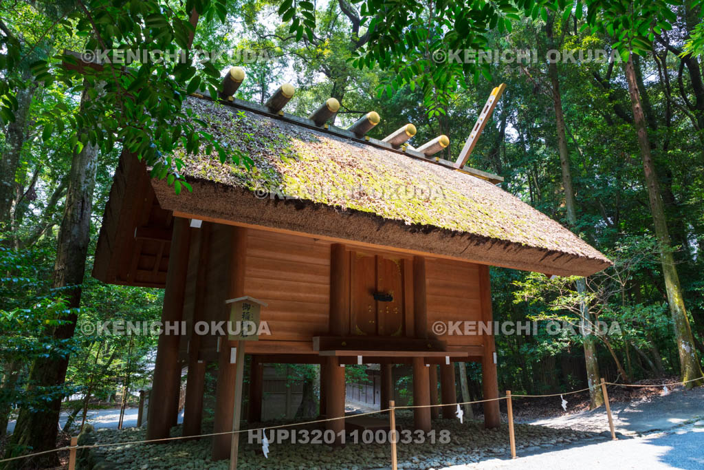 三重県　伊勢神宮　内宮の御稲御倉