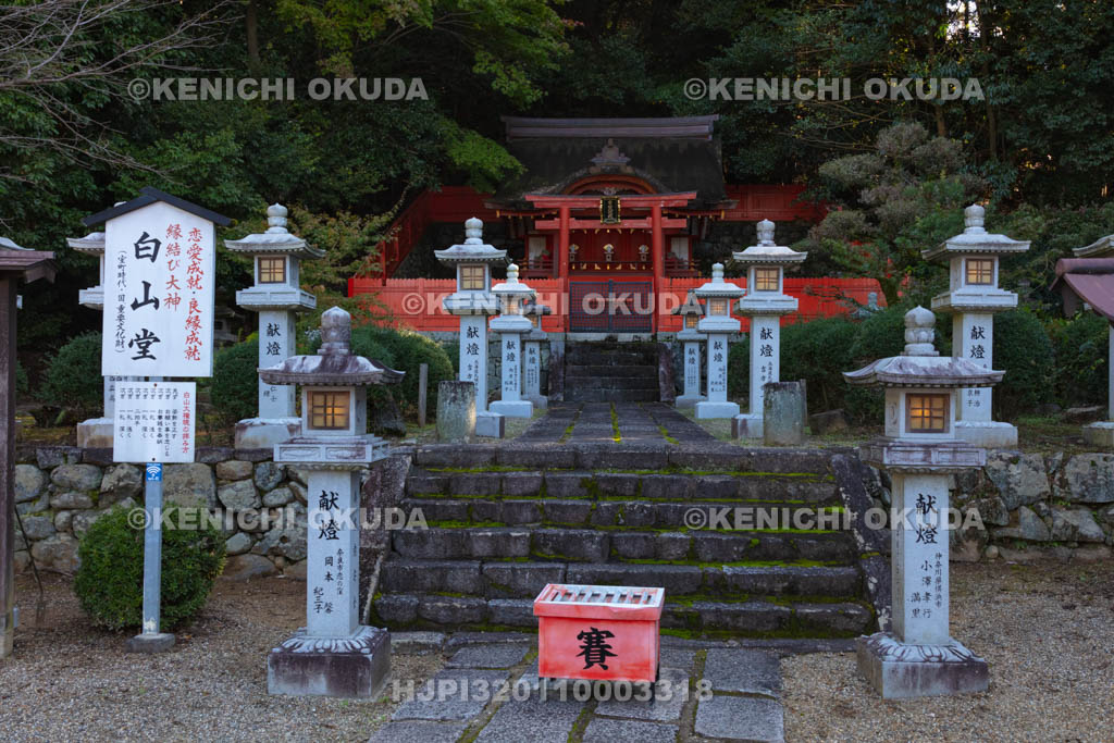 奈良県　安倍文殊院の白山堂