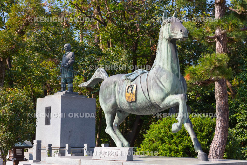大阪府　大鳥大社　神馬像と日本武尊御神像