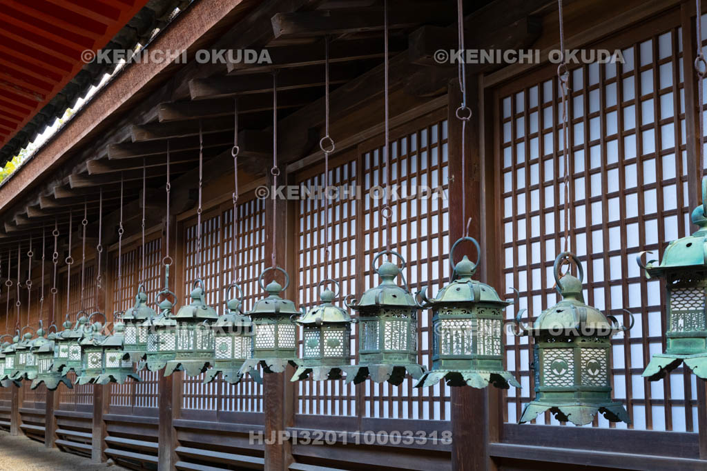 奈良県　春日大社　直会殿の釣燈籠