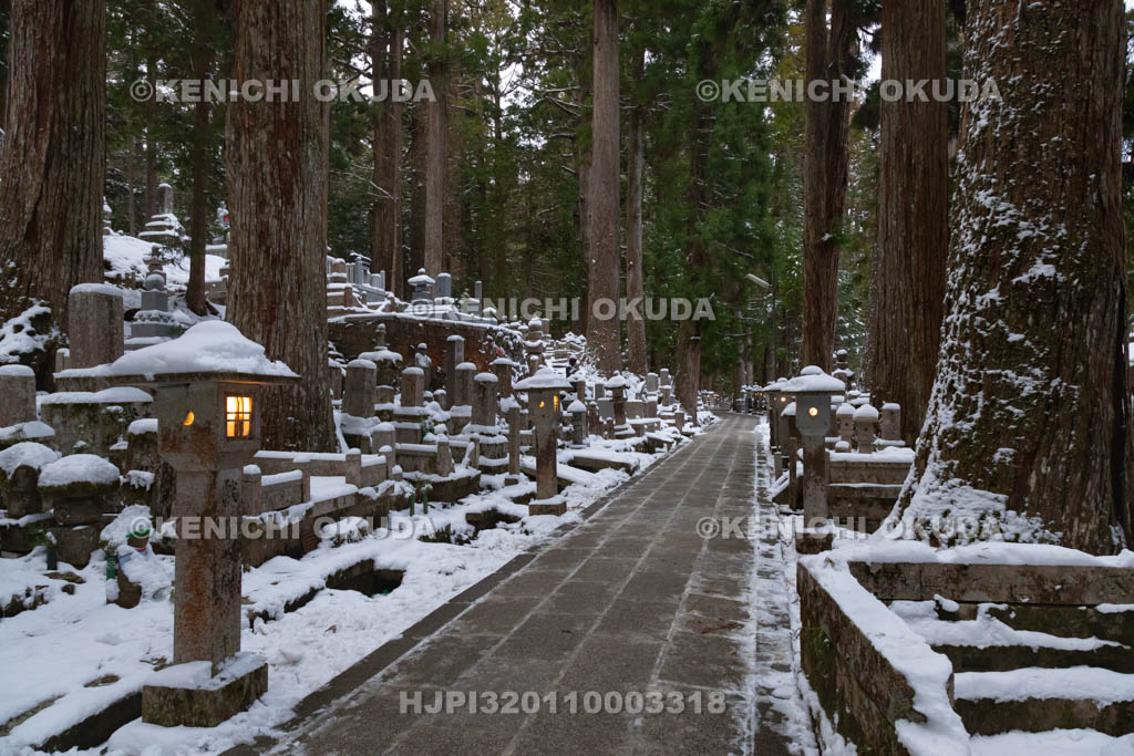 和歌山県 雪の高野山 奥の院参道