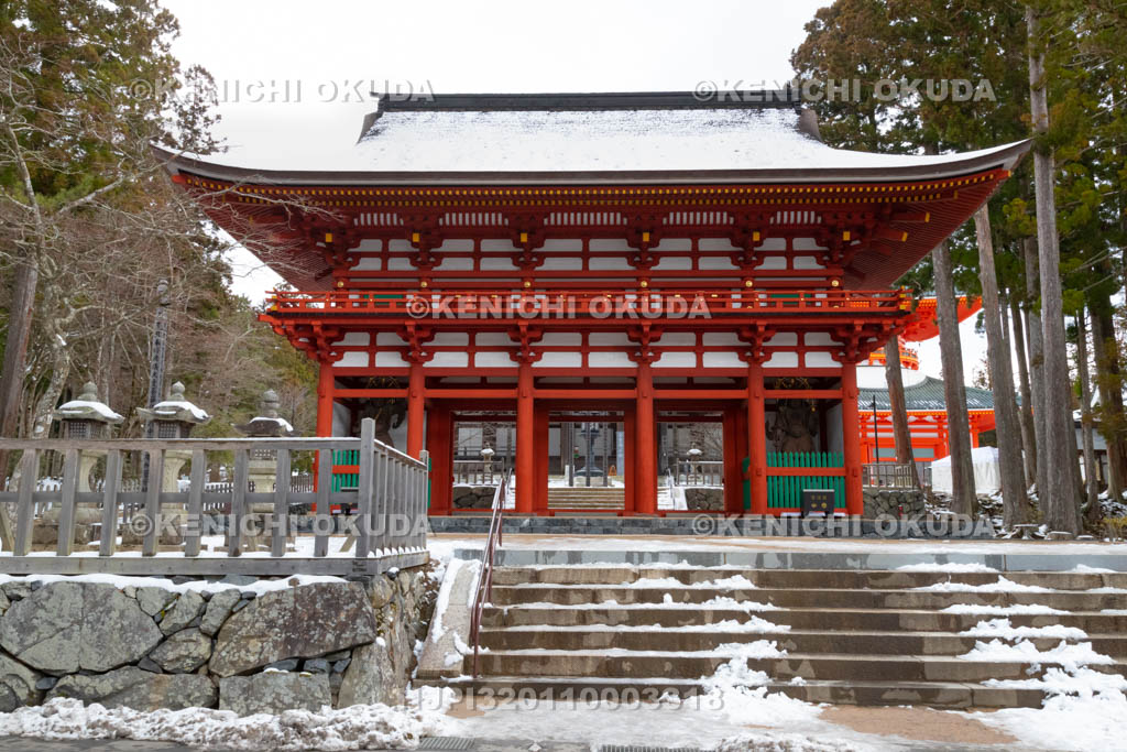 和歌山県　高野山　壇上伽藍の中門