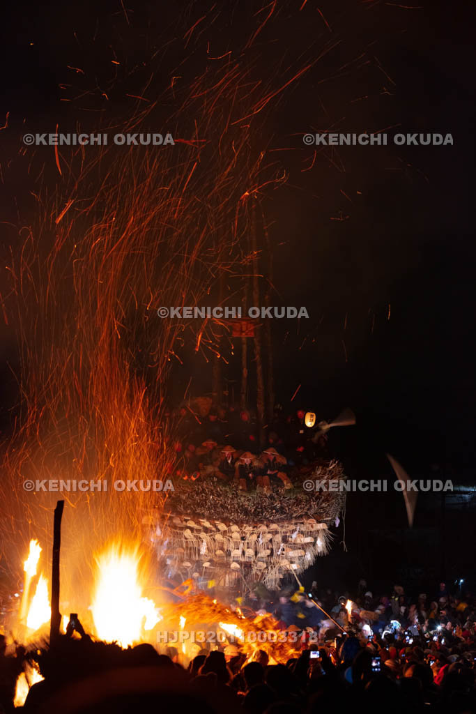 長野県　野沢温泉の道祖神祭り
