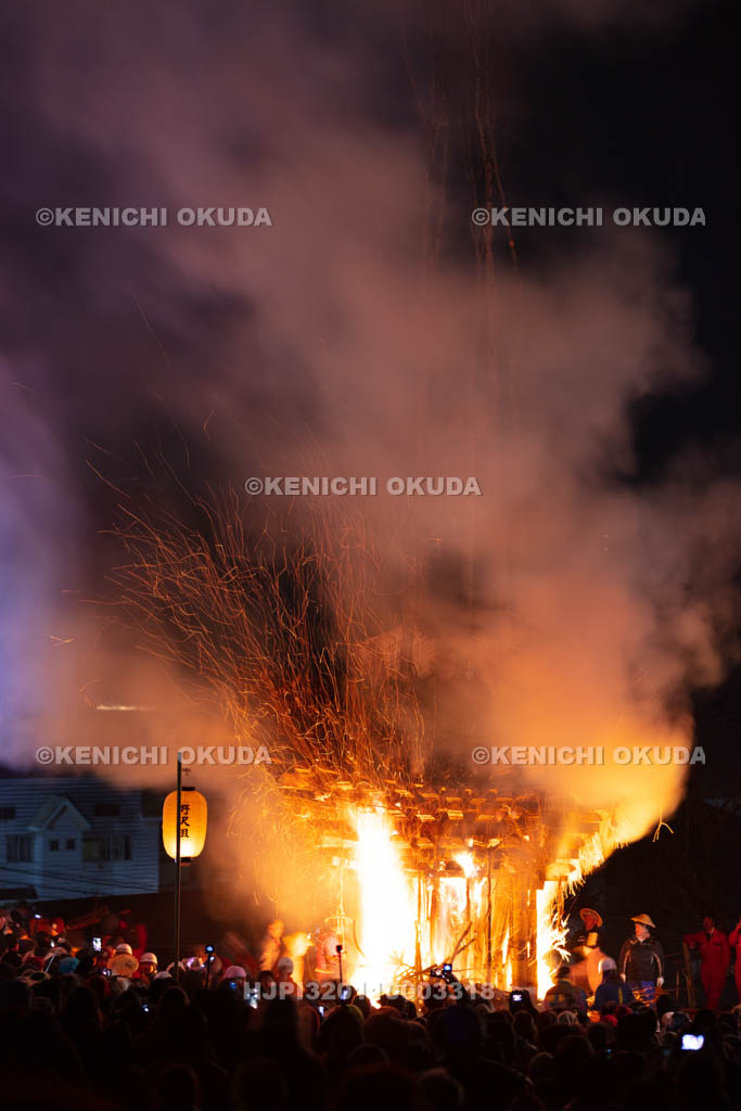 長野県　野沢温泉の道祖神祭り