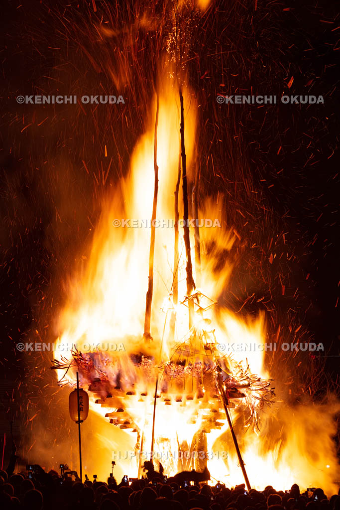 長野県　野沢温泉の道祖神祭り