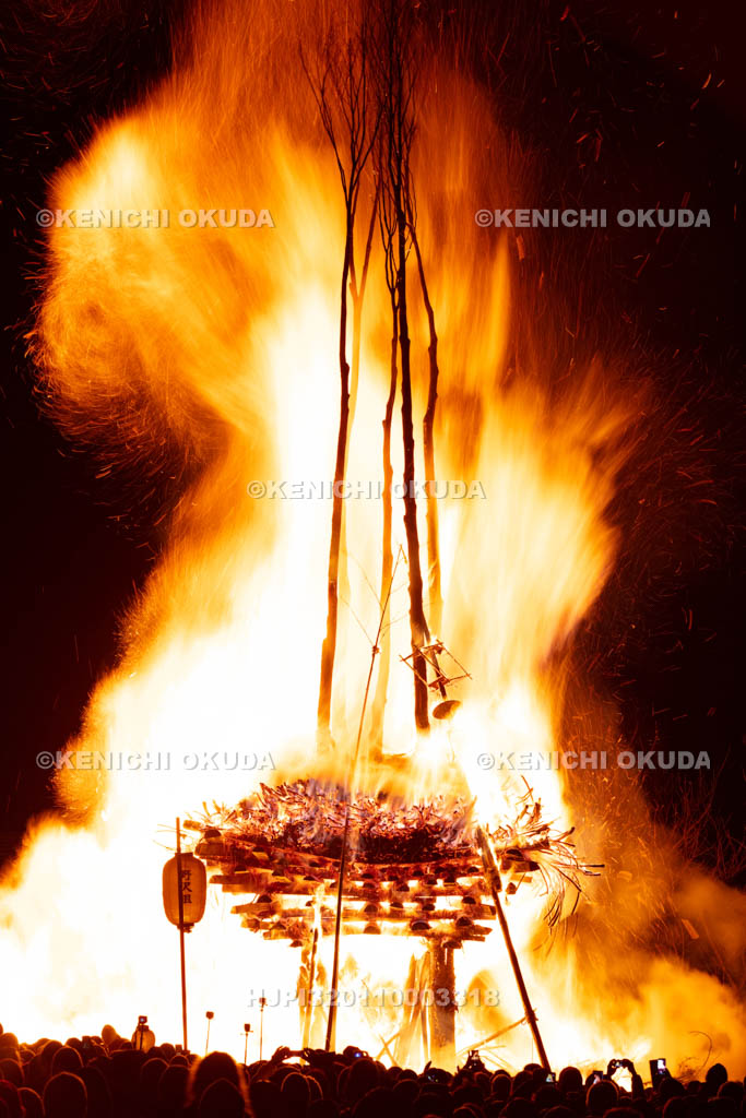 長野県　野沢温泉の道祖神祭り