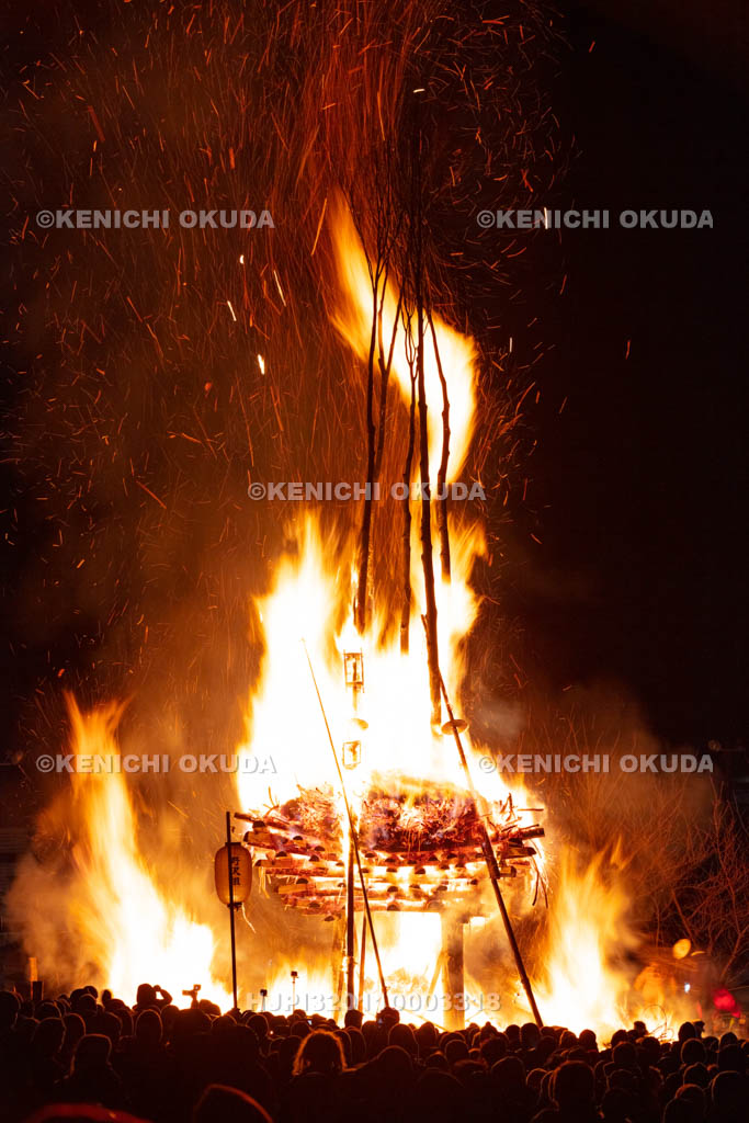 長野県　野沢温泉の道祖神祭り