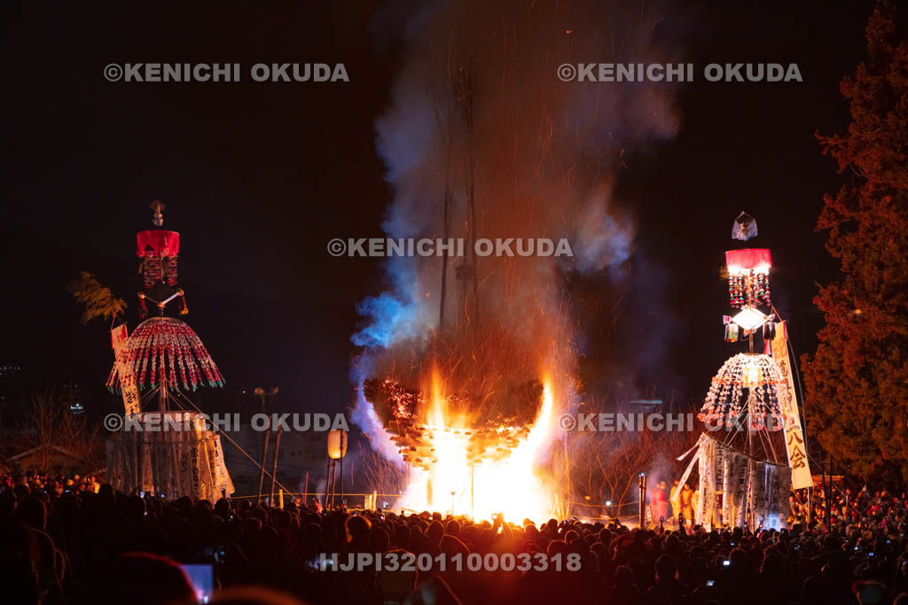 長野県　野沢温泉の道祖神祭り