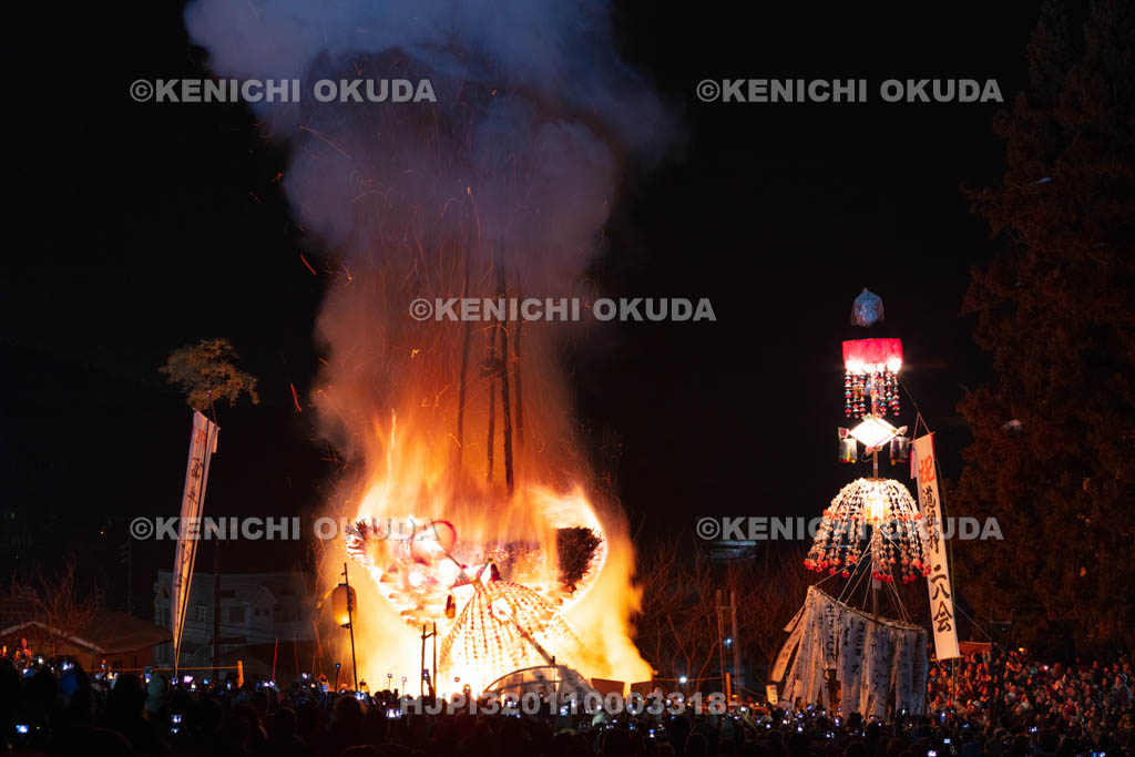 長野県　野沢温泉の道祖神祭り