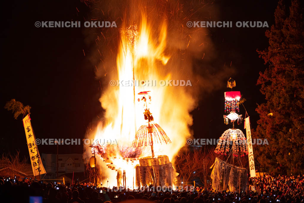 長野県　野沢温泉の道祖神祭り