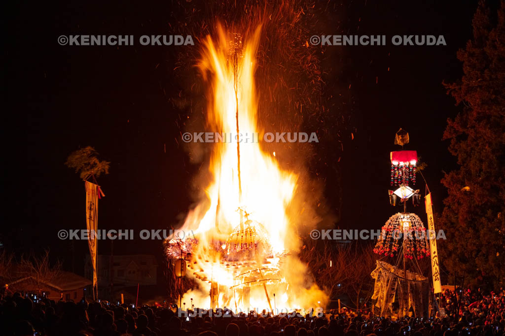 長野県　野沢温泉の道祖神祭り