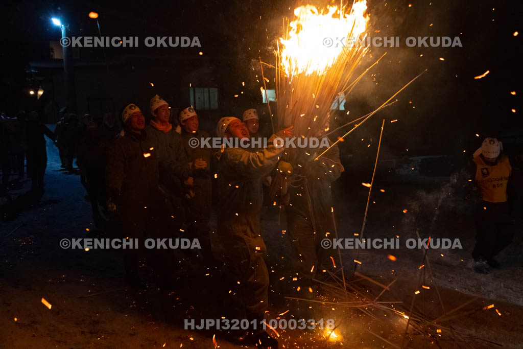 長野県　野沢温泉の道祖神祭り