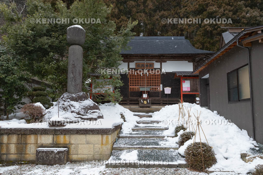 山形県 雪の山寺 日枝神社の御神輿殿