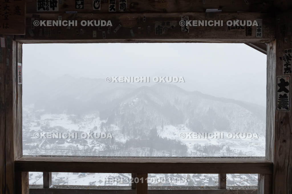 山形県　雪の山寺　五大堂から望む風景