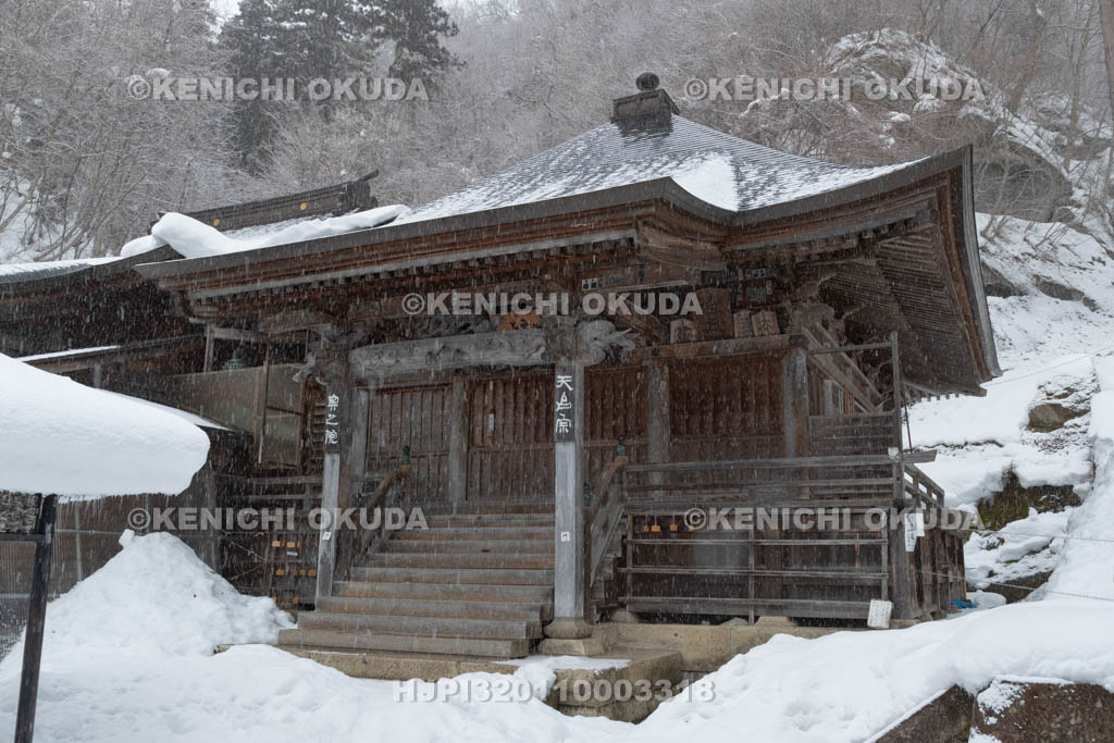 山形県　雪の山寺　奥之院