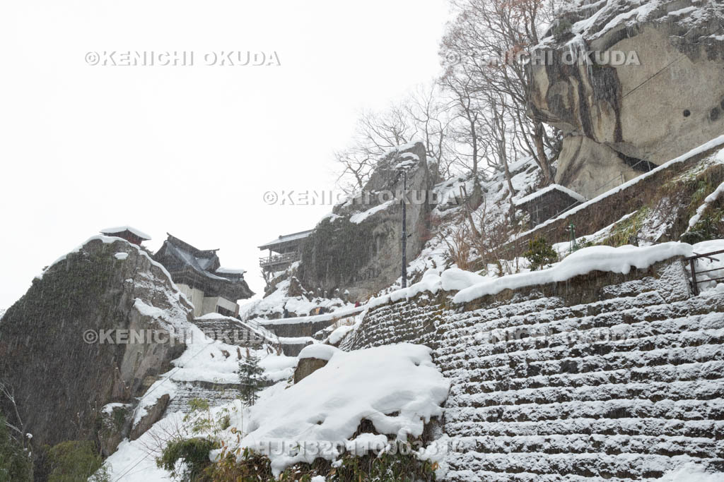 山形県　雪の山寺　開山堂他