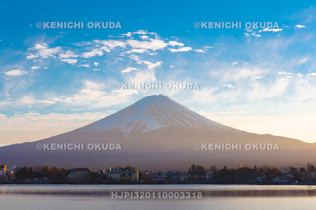 山梨県　河口湖と富士山