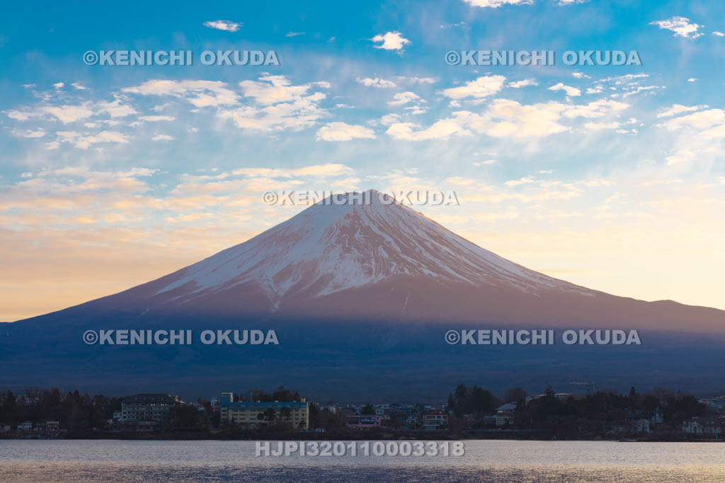 山梨県　河口湖と富士山