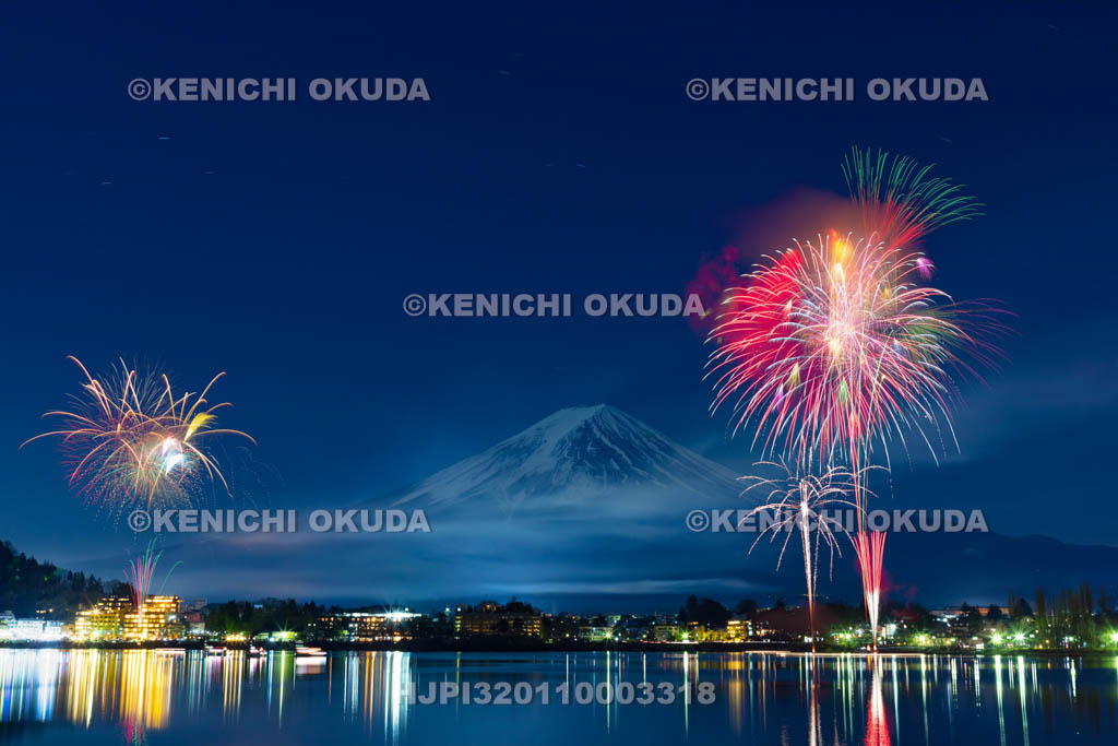 山梨県　河口湖・冬花火