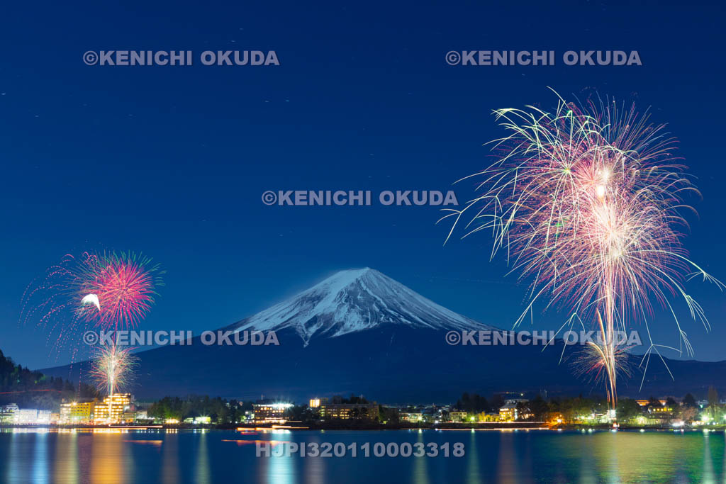 山梨県　河口湖・冬花火