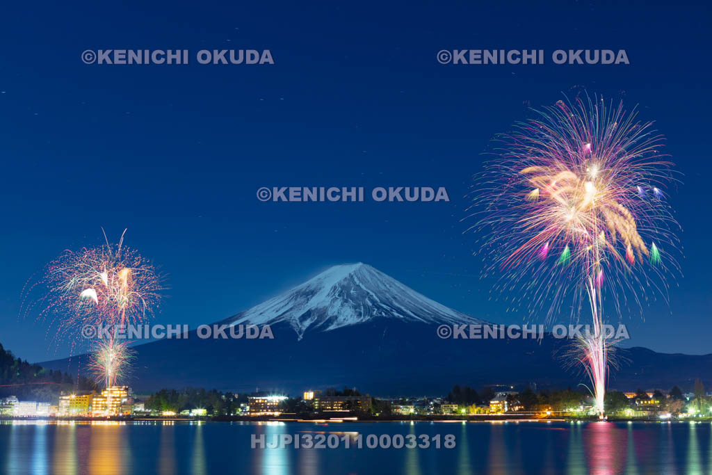 山梨県　河口湖・冬花火