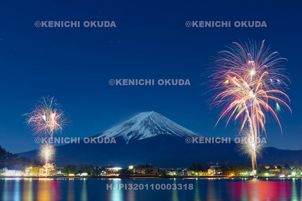 山梨県　河口湖・冬花火