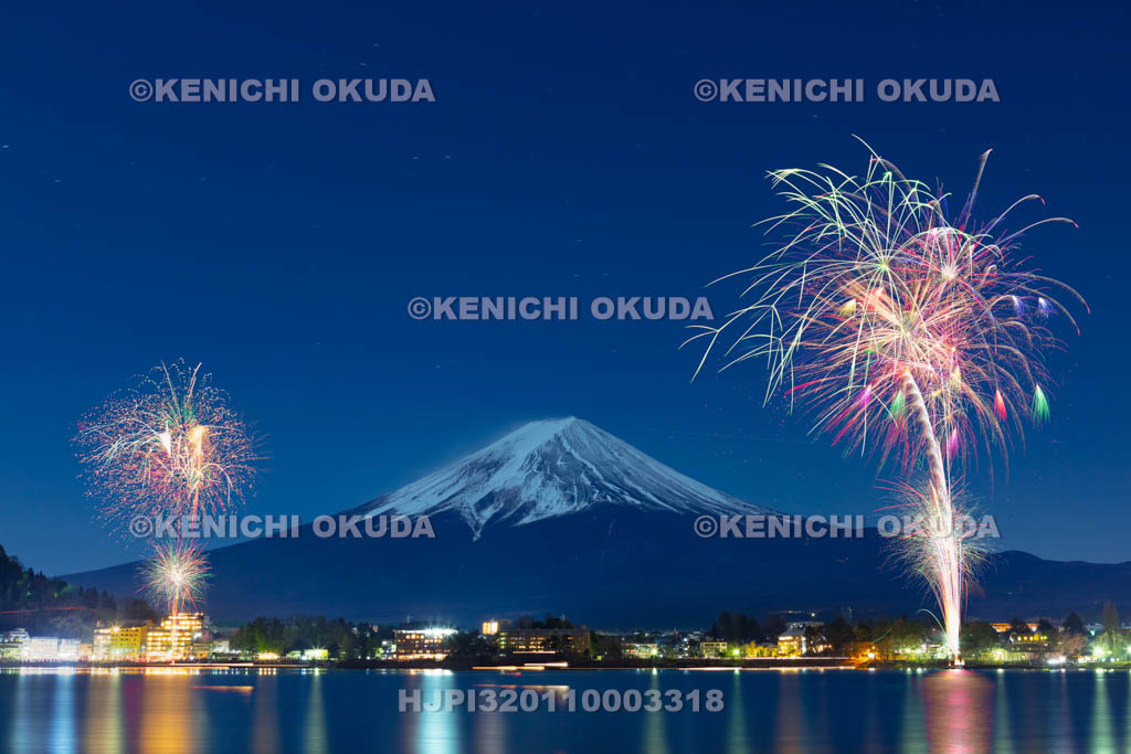 山梨県　河口湖・冬花火