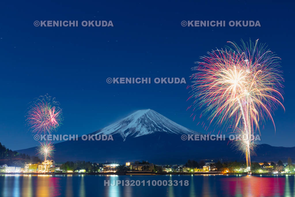 山梨県　河口湖・冬花火