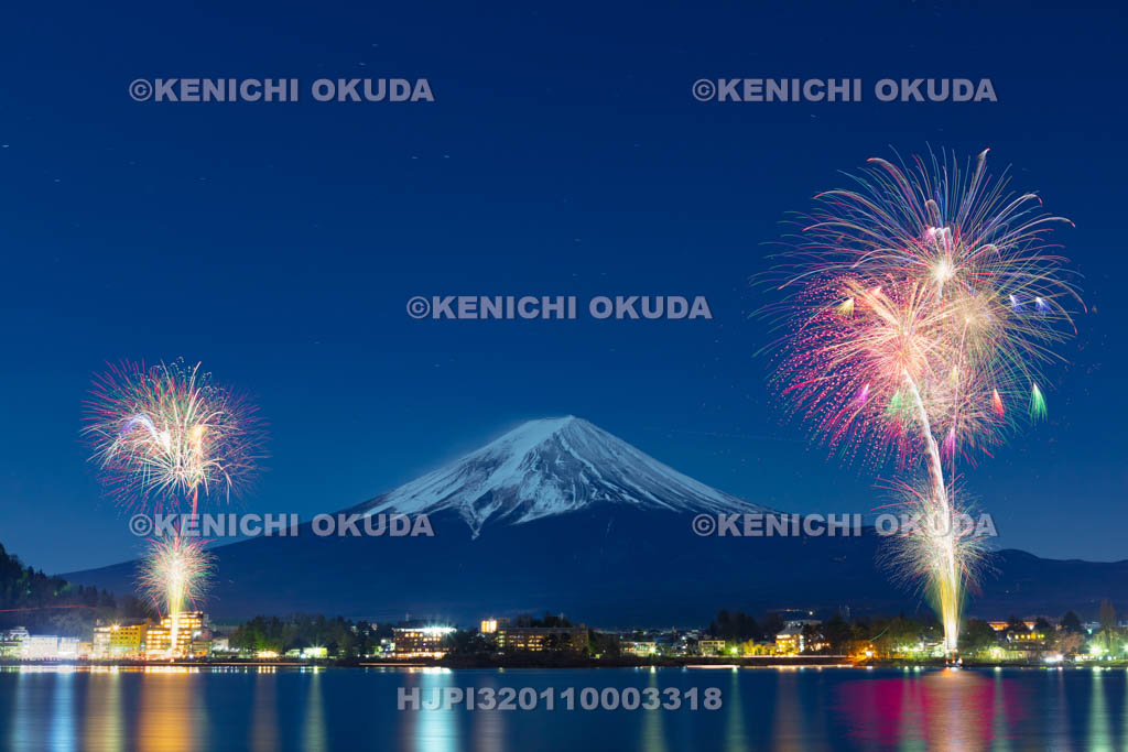 山梨県　河口湖・冬花火