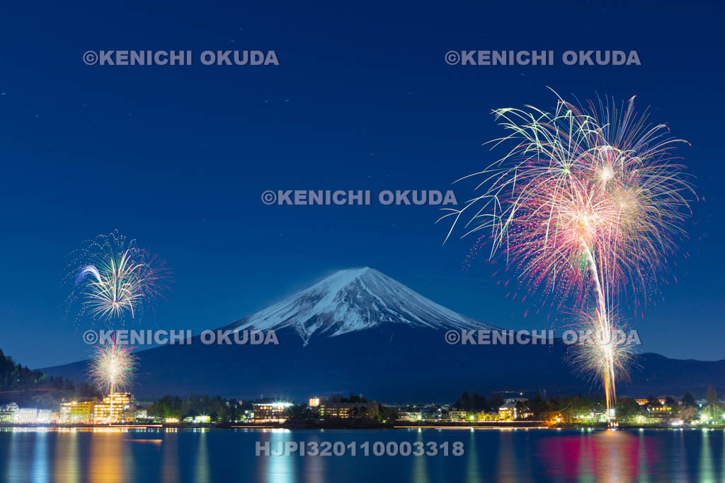 山梨県　河口湖・冬花火