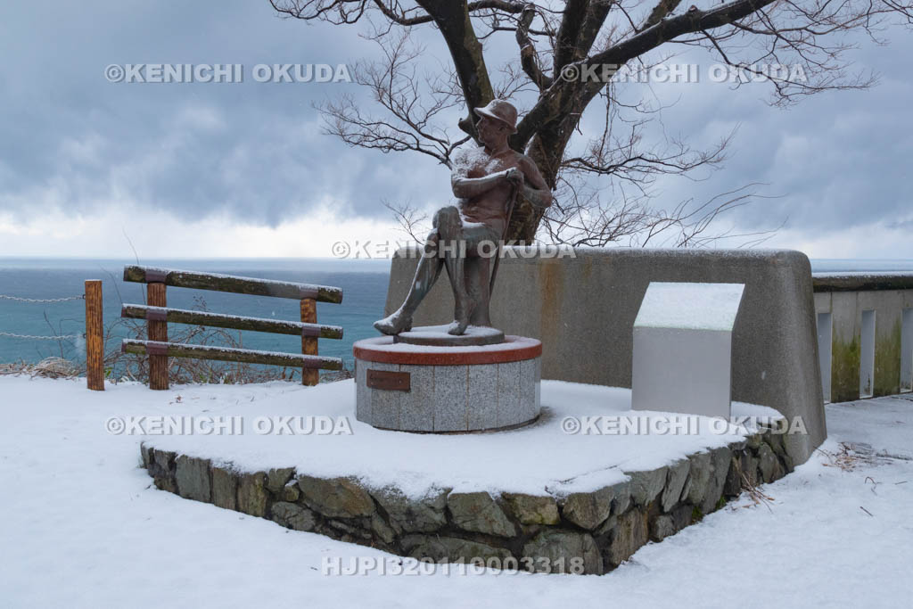 新潟県　親不知海岸　ウォルター・ウェストン像
