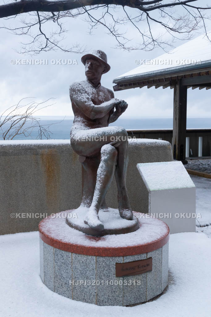 新潟県　親不知海岸　ウォルター・ウェストン像