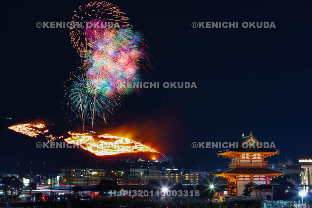 奈良県　若草山の山焼きと花火